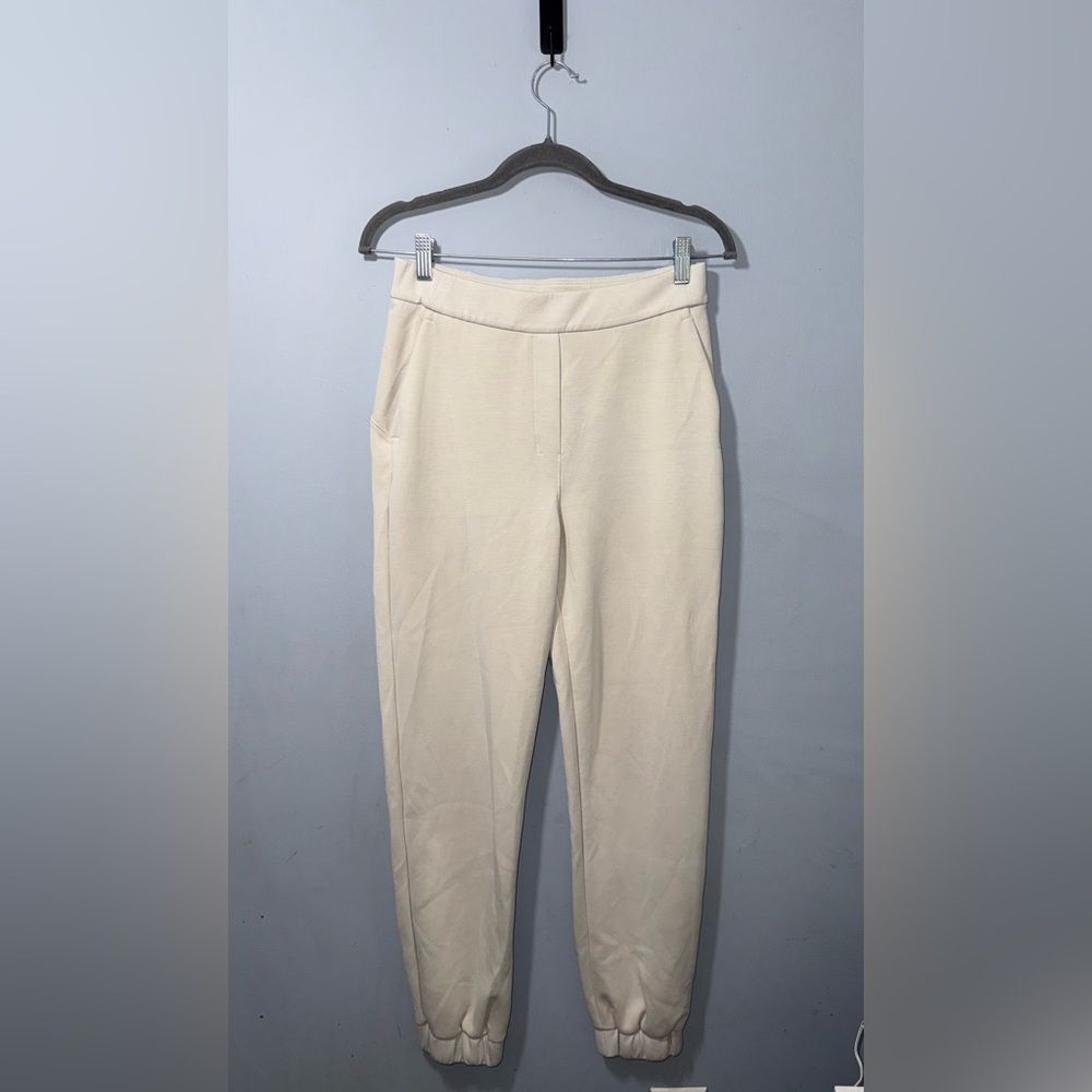 Lululemon Softstreme Relaxed High-Rise Pants in White Opal Womens size 6 EUC